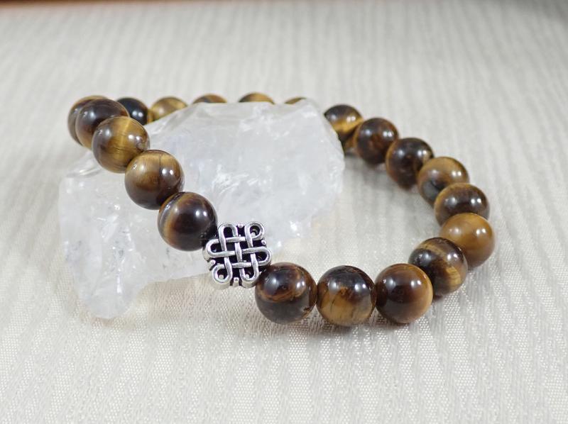 Tigrisszem karkötő végtelen csomó dísszel