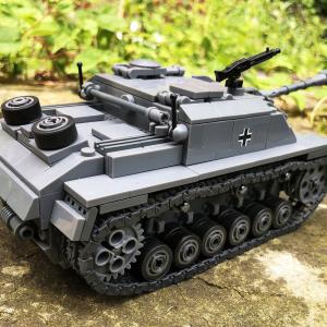 Sturmgeschütz III (StuG III) építőjáték 721 darabos + 3 bábú