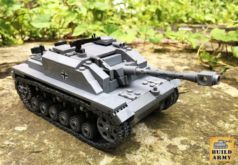 Sturmgeschütz III (StuG III) építőjáték 721 darabos + 3 bábú