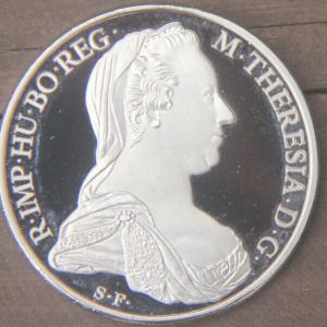 II. Mária (Terézia) magyar királynőnk 1717-1780 emlékére kiadott érem