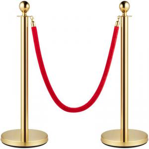 2 darabos aranyszínű tömegirányító oszlopszett piros bársonykötéllel – 96 cm, 1,5 m kötélhosszal, rozsdamentes acél