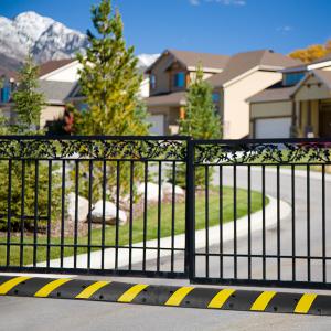 Fekvőrendőr Kábelvédő Rámpa – 2 db, 183 x 30 x 4,5 cm, 10 tonna teherbírással