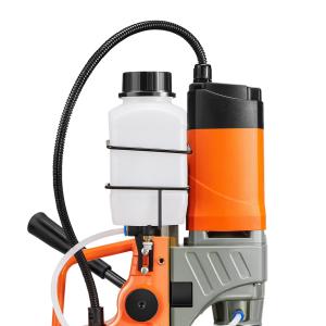Ipari mágneses fúrógép 1450 W, 40 mm fúrási átmérő, 12 500 N mágneses tartóerő, változtatható fordulatszám, 2 db magfúróval