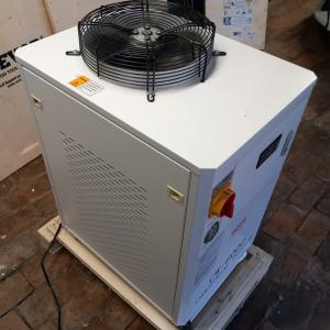 Ipari vízhűtő CW-6000, 1500 W-os kompresszorral, 15 literes tartállyal, 65 l/perc maximális áramlási sebességgel, CO₂ lézergravírozó gépekhez HŰTÖKÖZEG HIBÁS GÉP