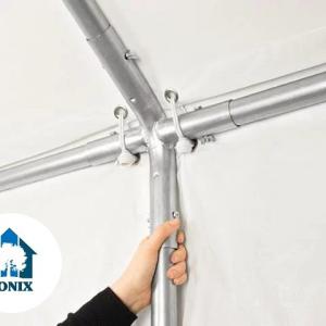 Premium rendezvénysátor és partisátor 5 × 10 m – 50 m², fehér PE ponyvával, erősített horganyzott acélvázzal, padlókerettel és tetőerősítéssel