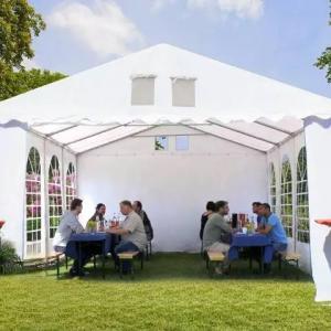 Professzionális extra erős, lángálló rendezvénysátor 4 × 8 m, 32 m², fehér PVC ponyvával, 2,6 m oldalmagassággal, Ø 50 mm-es erősített horganyzott acélvázzal és padlókerettel