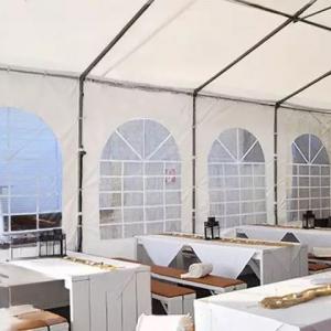 Professzionális extra erős rendezvény- és fesztiválsátor 8 × 16 m, 128 m², lángálló PVC ponyvával, 2,60 m oldalmagassággal, megerősített horganyzott acélszerkezettel és padlókerettel – fehér
