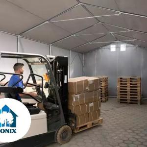 Professzionális ponyvacsarnok raktársátor 4×8 m, 32 m², 3,00 m oldalmagassággal, felhúzható és cipzáras kapuval, PVC ponyvával és teljesen horganyzott acélvázzal – szürke