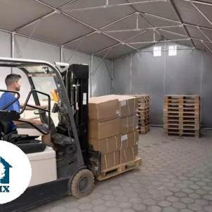 Professzionális ponyvacsarnok raktársátor 5×10 m, 50 m², 3,00 m oldalmagassággal, két cipzáras kapuval, PVC ponyvával és teljesen horganyzott acélvázzal – szürke