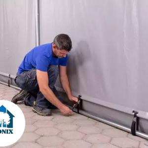 Professzionális ponyvacsarnok raktársátor 5×10 m, 50 m², 3,00 m oldalmagassággal, lángálló PVC ponyvával, felhúzható kapuval és teljesen horganyzott acélvázzal – szürke