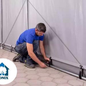 Professzionális ponyvacsarnok raktársátor, ipari tárolósátor 8×12 m, 96 m², 3,00 m oldalmagassággal, cipzáras kapuval, PVC ponyvával és teljesen horganyzott acélvázzal – szürke