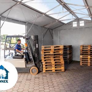 Professzionális raktársátor ipari sátor 8 × 12 m, 96 m² alapterülettel, 4,00 m oldalmagassággal, horganyzott acélvázzal, tolókapuval, cipzáras bejárattal, tetőablakokkal és szürke PVC ponyvával