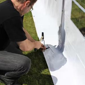 Professzionális rendezvénysátor 8 × 12 m – 96 m², fehér, 100%-ban vízálló PVC ponyvával, extra erős horganyzott acélszerkezettel, megerősített tetővel és stabil padlókerettel