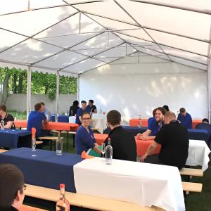 Professzionális rendezvénysátor, partisátor 8 × 16 m – lángálló, fehér PVC ponyvával, megerősített, teljesen horganyzott acél szerkezettel, 128 m²-es alapterülettel