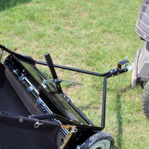 Vontatható fű és lombseprű, gyepseprő gép 118 cm-es fűnyíróhoz, gyeptraktorhoz 480l-es tartállyal