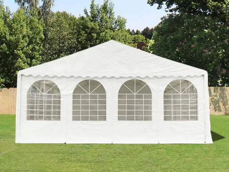 Oromfali bejárati ponyva rendezvénysátorhoz  8 × 2,6 m – lángálló PVC, fehér ablakokkal, cipzáras kivitelben