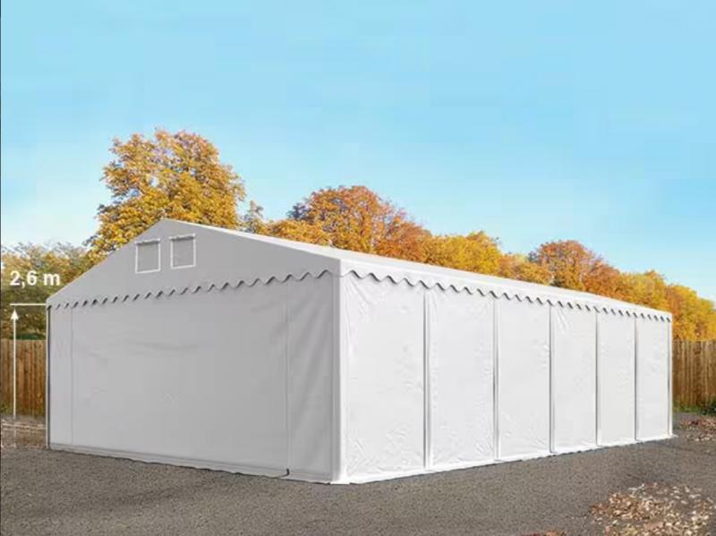 Professzionális, extra erős raktársátor 8 × 12 m, 96 m²,  2,60 m oldalmagassággal, megerősített, horganyzott acélszerkezettel, stabil padlókerettel, két cipzáras bejárattal fehér PVC ponyvával