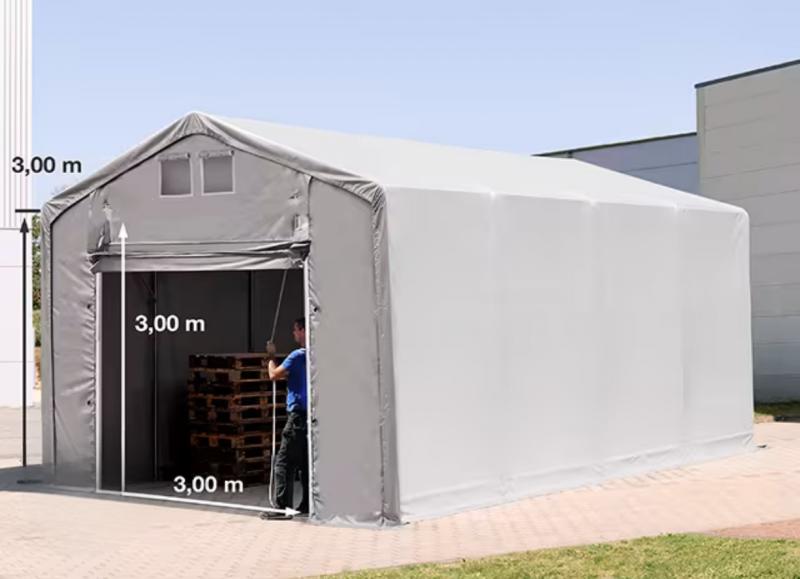 Professzionális ponyvacsarnok raktársátor 4×8 m, 32 m², 3,00 m oldalmagassággal, felhúzható és cipzáras kapuval, PVC ponyvával és teljesen horganyzott acélvázzal – szürke
