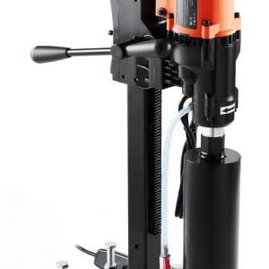 Professzionális 3200 W Állványos Magfúrógép – Nedves és Száraz Fúrás Ø200 mm Kapacitással