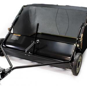 Vontatható fű és lombseprű, gyepseprő gép fűnyíróhoz  gyeptraktorhoz 103cm fűgyűjtő 350 liter