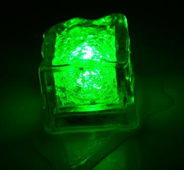 Világító jégkocka zöld színben - 8 db