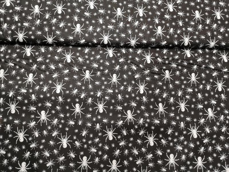Pamutvászon fekete alapon kis pókok 160 cm széles