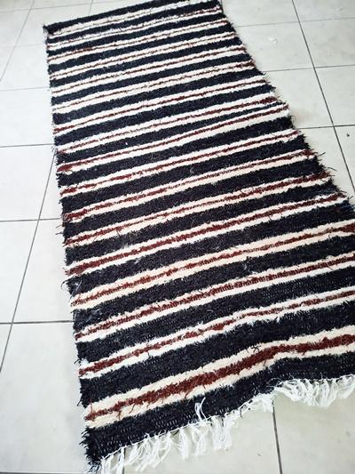 Bordó nyers fekete beszövéses rongyszőnyeg 80x170cm