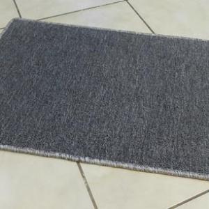 Buklé lábtörlő kis szőnyeg szürke kb:100x100cm