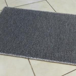 Buklé lábtörlő kis szőnyeg szürke kb:35x50cm