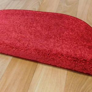 Lépcsőszőnyeg sötétpiros nyírt 7024 ívelt