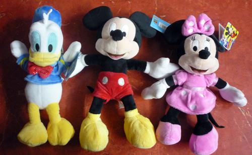 Mickey, Minnie, vagy Donald plüss figura