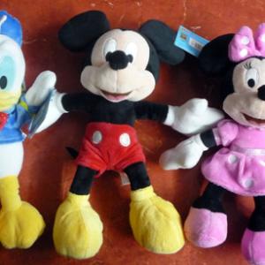 Mickey, Minnie, vagy Donald plüss figura
