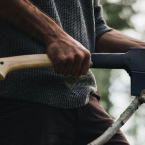 FISKARS N7 NORDEN KEMPING FEJSZE + ÉLEZŐ, DÍSZDOBOZBAN