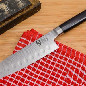 Kai Shun Classic " csipkézett " pengéjű Santoku szakácskés 18 cm