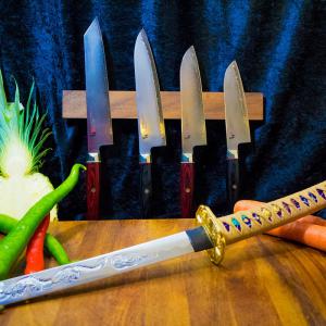 Mcusta Zanmai Revolution Santoku Red konyhakés 18cm