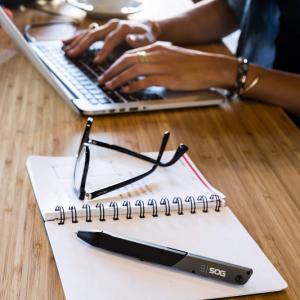 SOG Baton Q1 multiszerszám toll