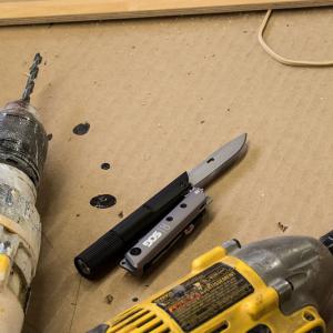 SOG Baton Q2 multiszerszám zseblámpa