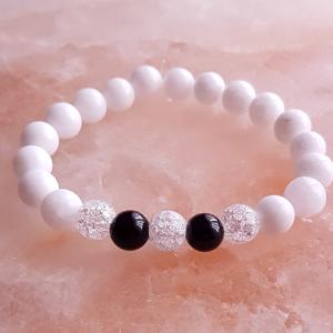 jade, ónix és roppantott hegyikristály karkötő