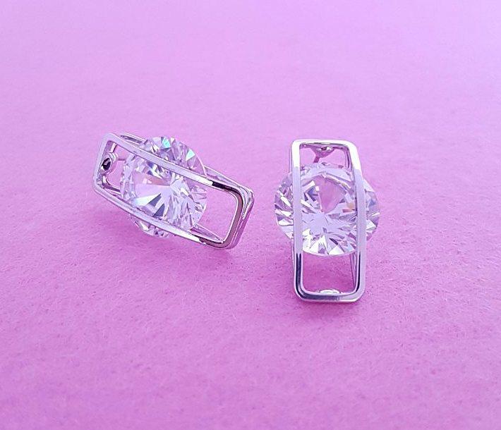 kristálykővel díszített fülbevaló