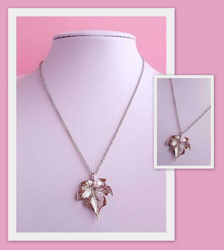 levél medállal díszített nyaklánc