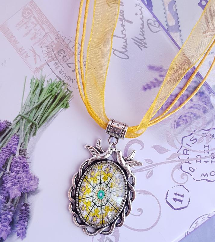 sárga organza nyaklánc 18 x 25mm-es medállal