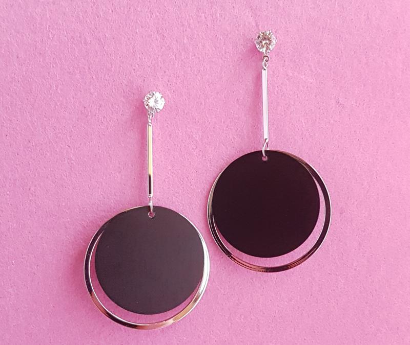 strasszköves díszítésű fülbevaló