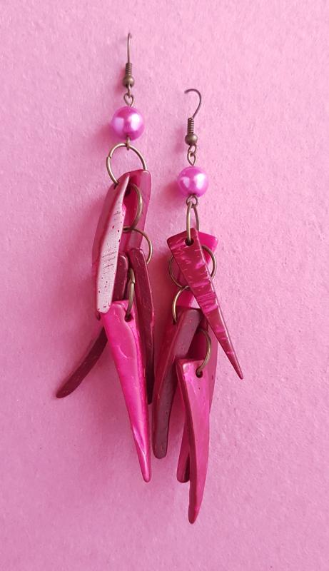 tekla gyönggyel és pálcákkal díszített fülbevaló /fuxia/