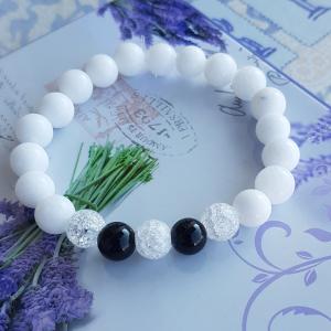 jade, ónix és roppantott hegyikristály karkötő