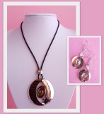 kör alakú, fém medállal díszített nyaklánc + fülbevaló szett