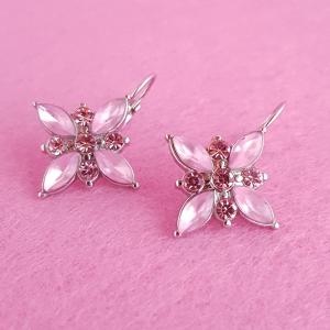 strasszkővel díszített fülbevaló