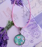 üveglencse medállal díszített nyaklánc