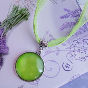 zöld organza nyaklánc 25mm-es medállal