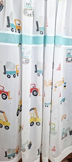 Autós fehér voila kész függöny markoló, traktor bordűrös 180x200cm TB