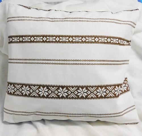 Barna mintás pamutvászon díszpárna 33x33cm